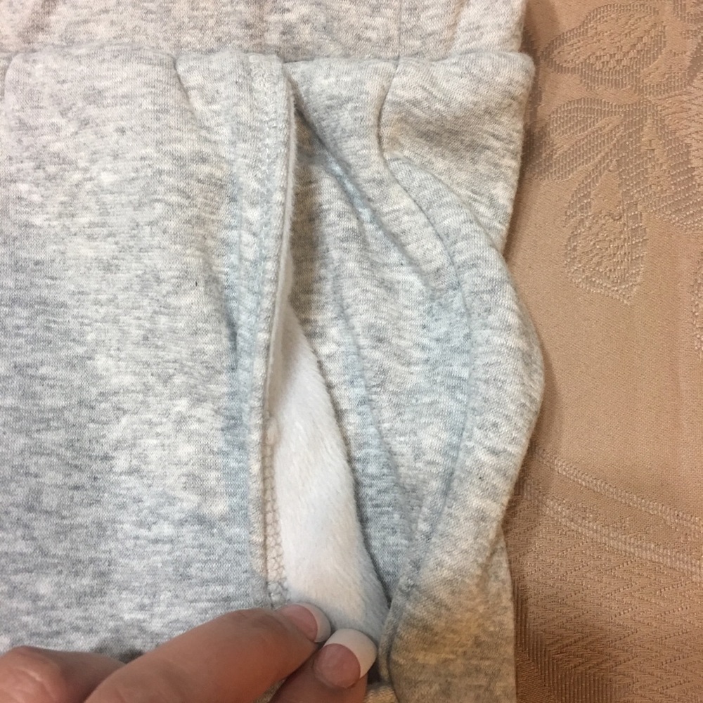 Ugg sweats /  Large - Picture 3 of 3